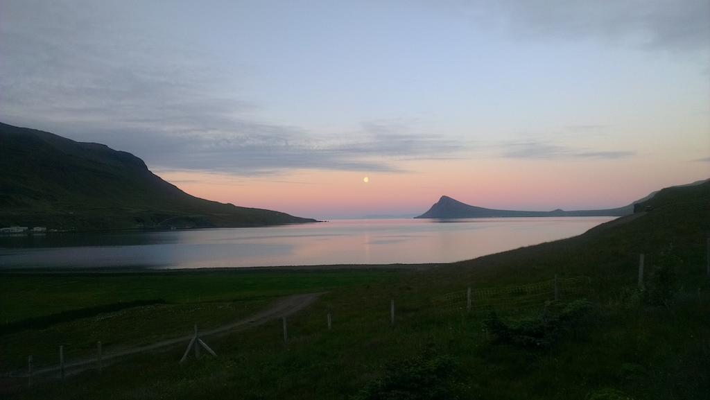 Urdartindur Guesthouse And Cottages Northurfjorthur Exterior foto